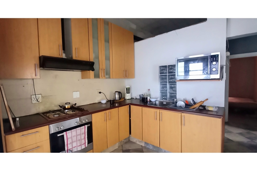 10 Bedroom Property for Sale in Maitland Western Cape